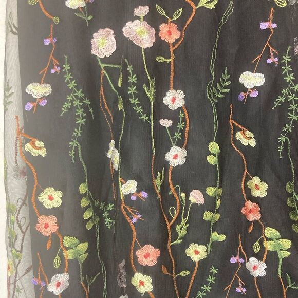 Stunning skirt Sheer black netting w/ floral embroidery over solid black lining - Picture 5 of 11